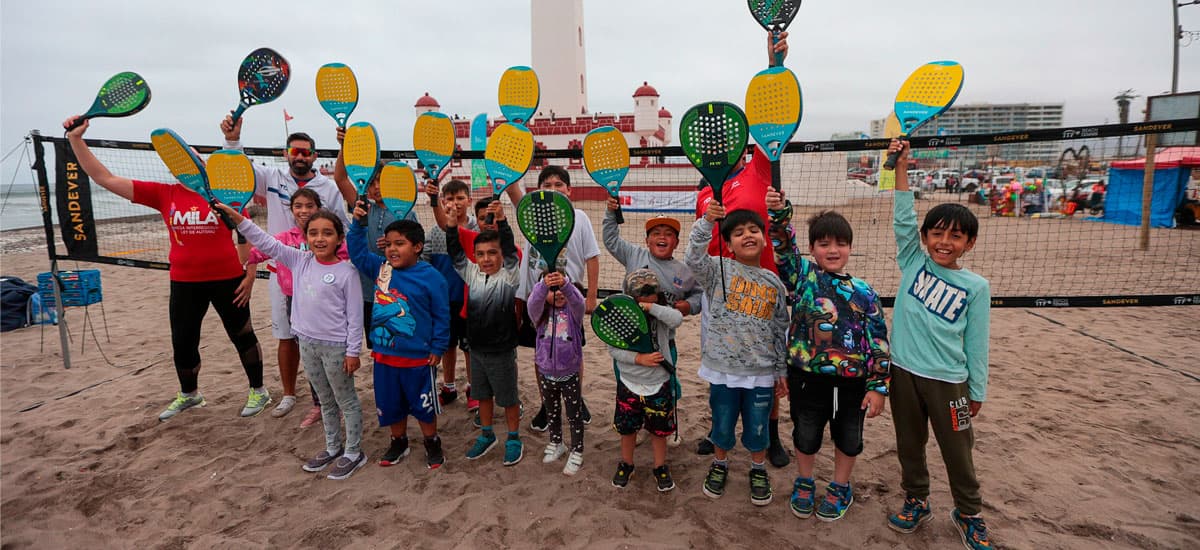 Vibramos con una Clínica de Beach Tennis en Playa El Faro de La Serena