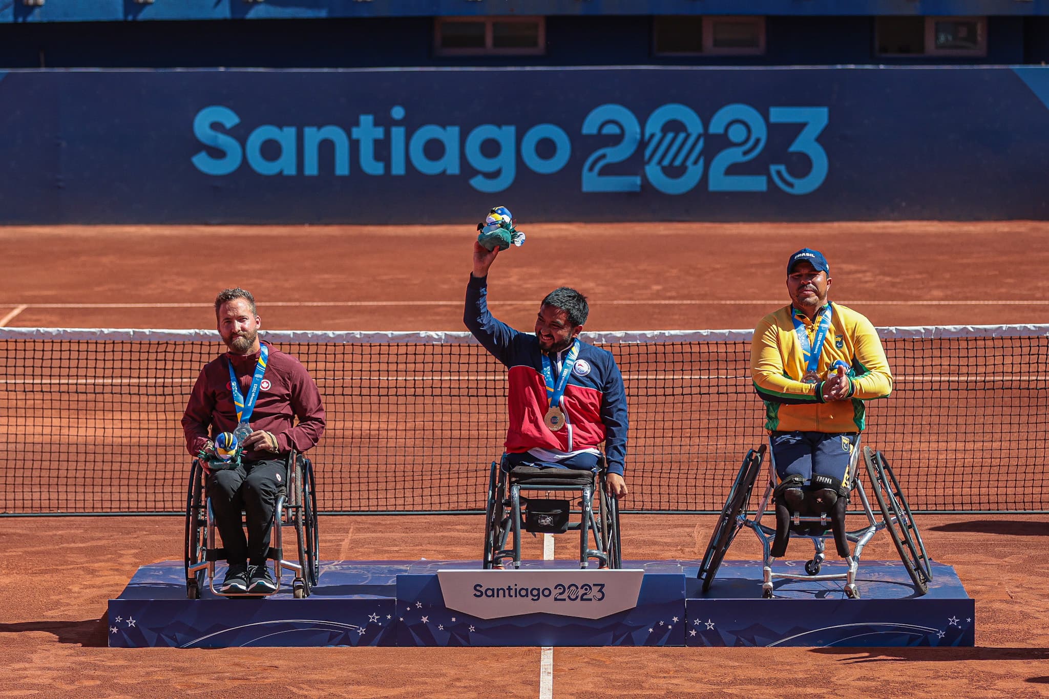 Cayulef hace historia al lograr el primer oro parapanamericano del tenis chileno