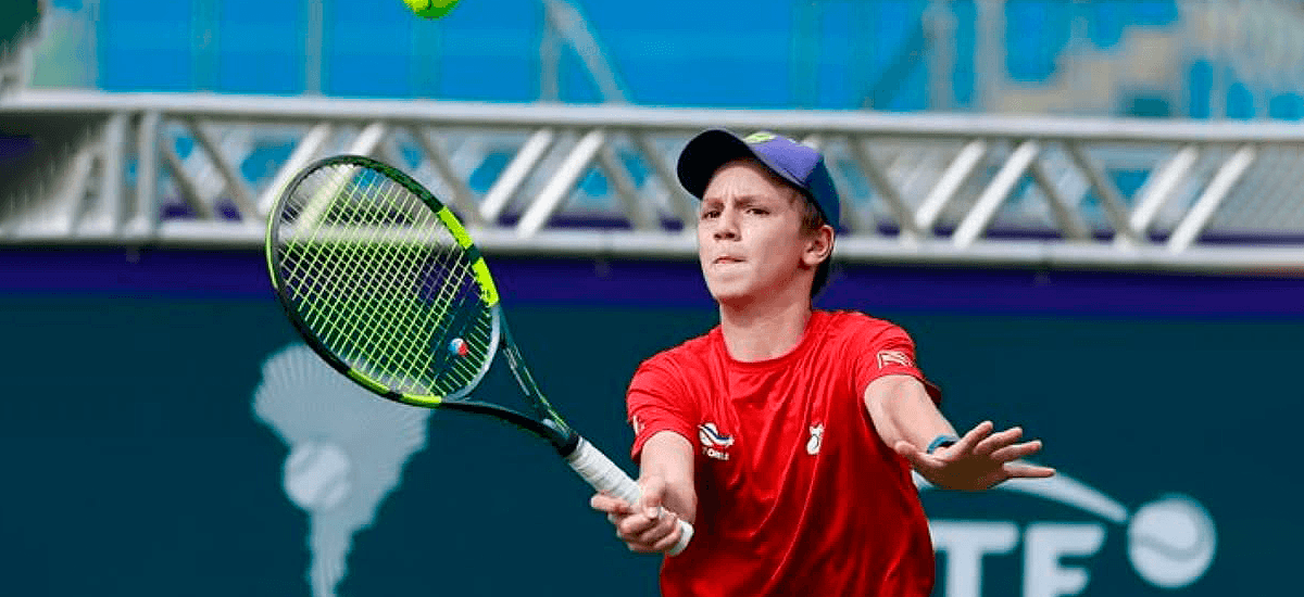 Henríquez avanza a cuartos y lidera la participación chilena en la Copa COSAT